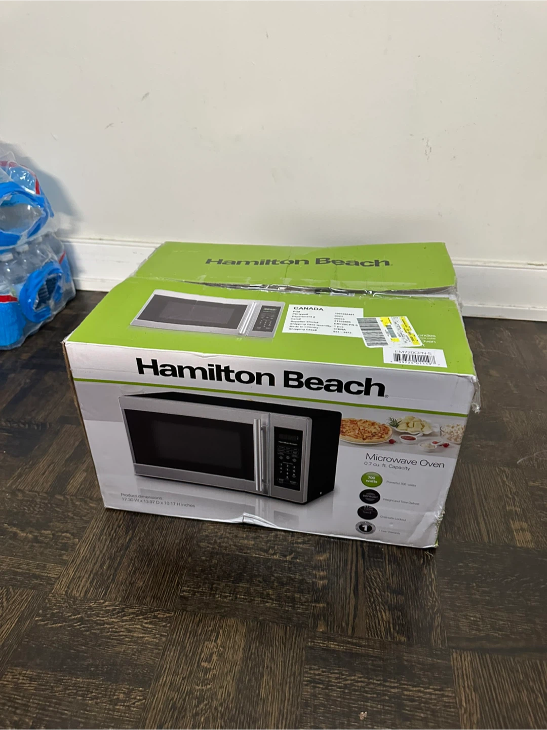 Hamilton Beach Microwave Oven - Like New!