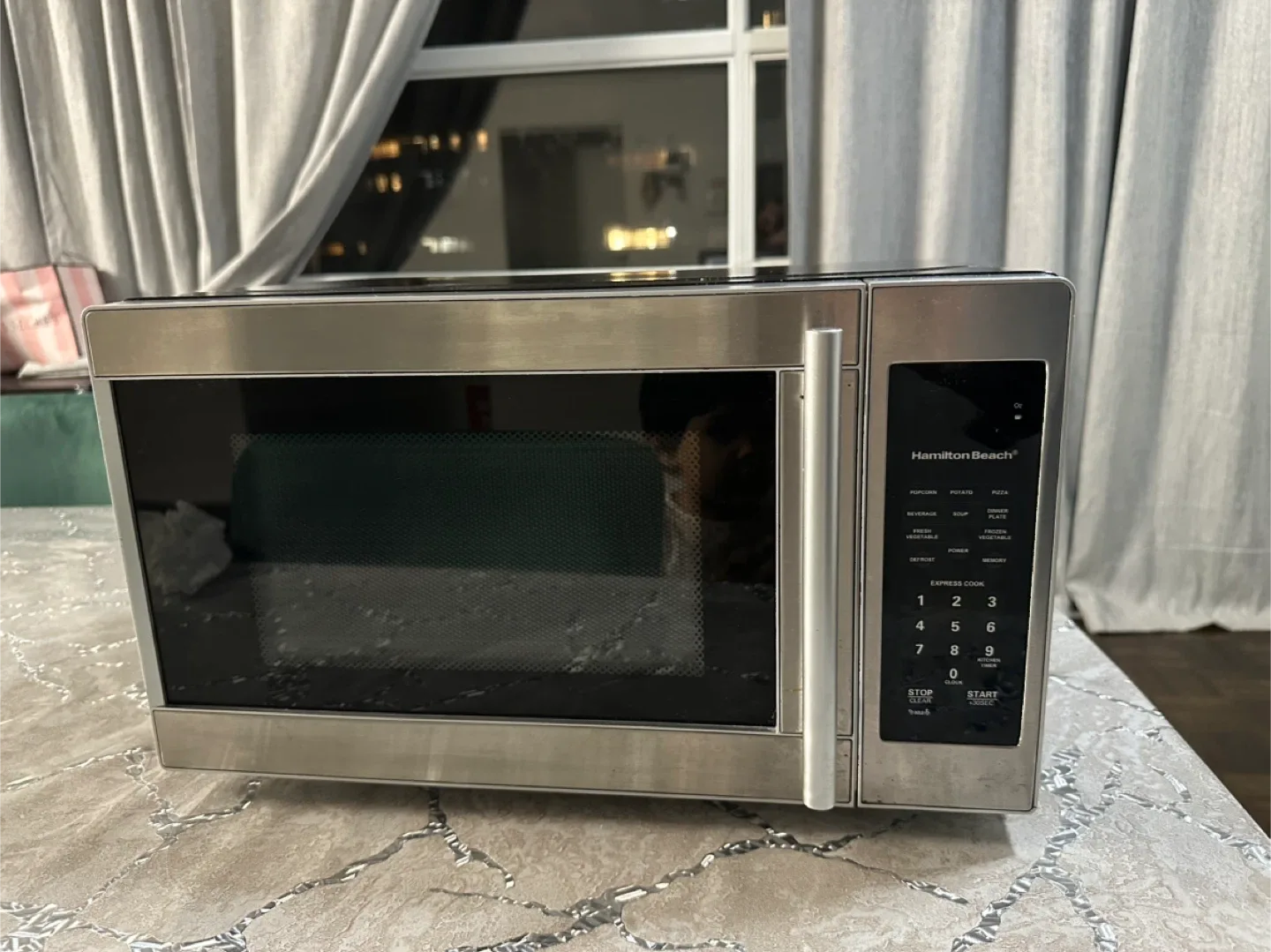 Hamilton Beach Microwave Oven - Like New! image indicator(6)