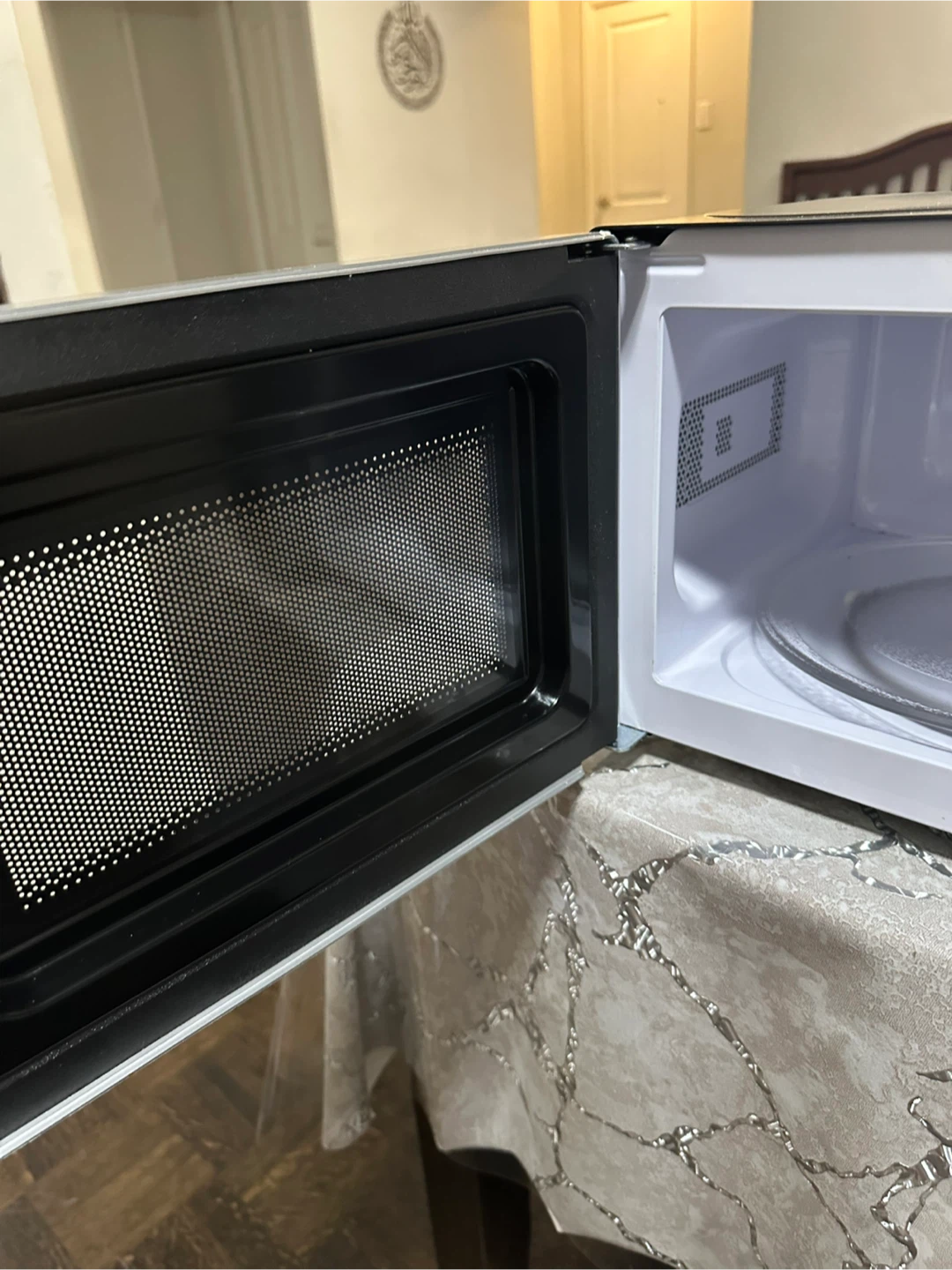 Hamilton Beach Microwave Oven - Like New! - photo 4