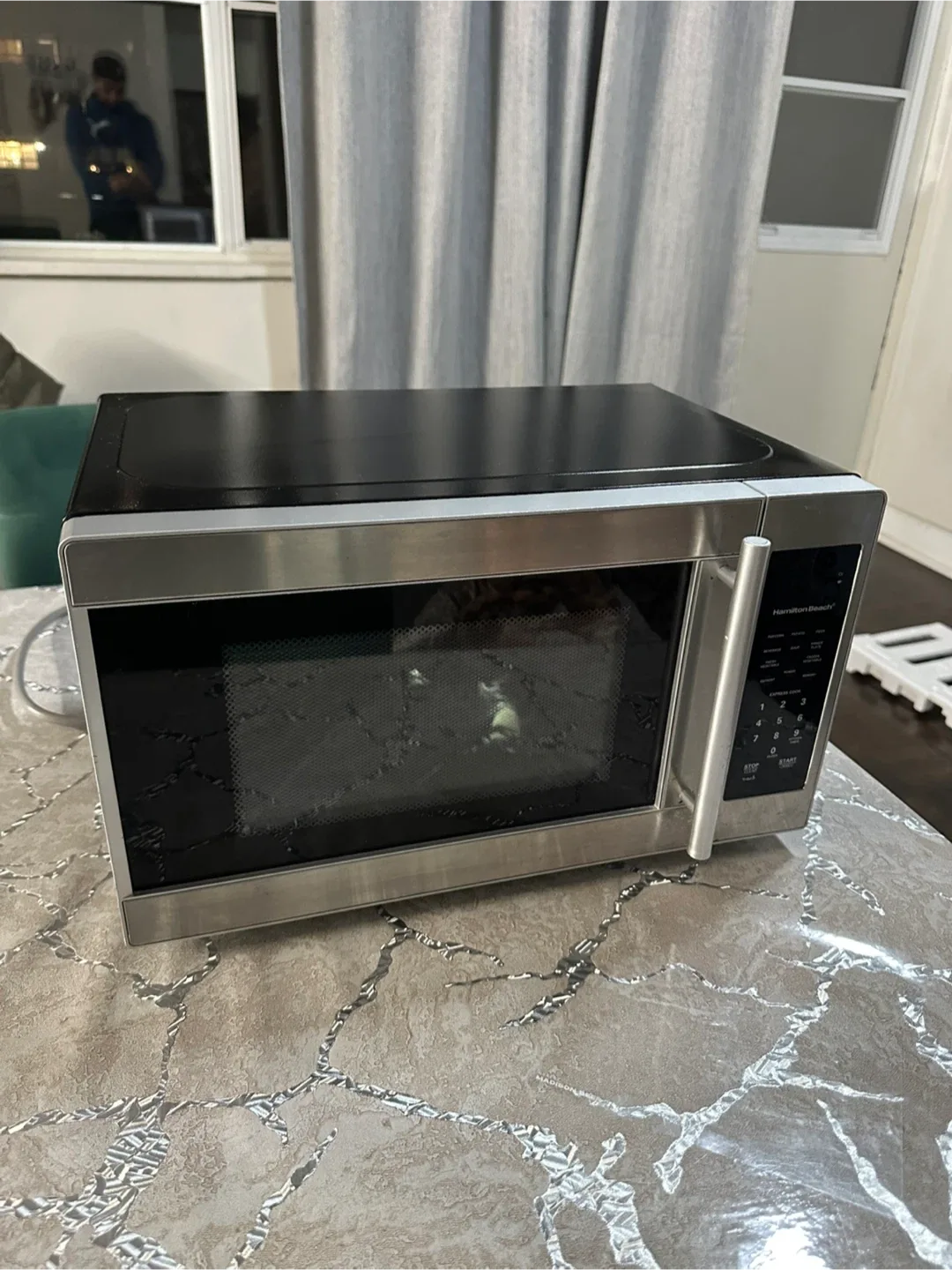 Hamilton Beach Microwave Oven - Like New! image indicator(2)
