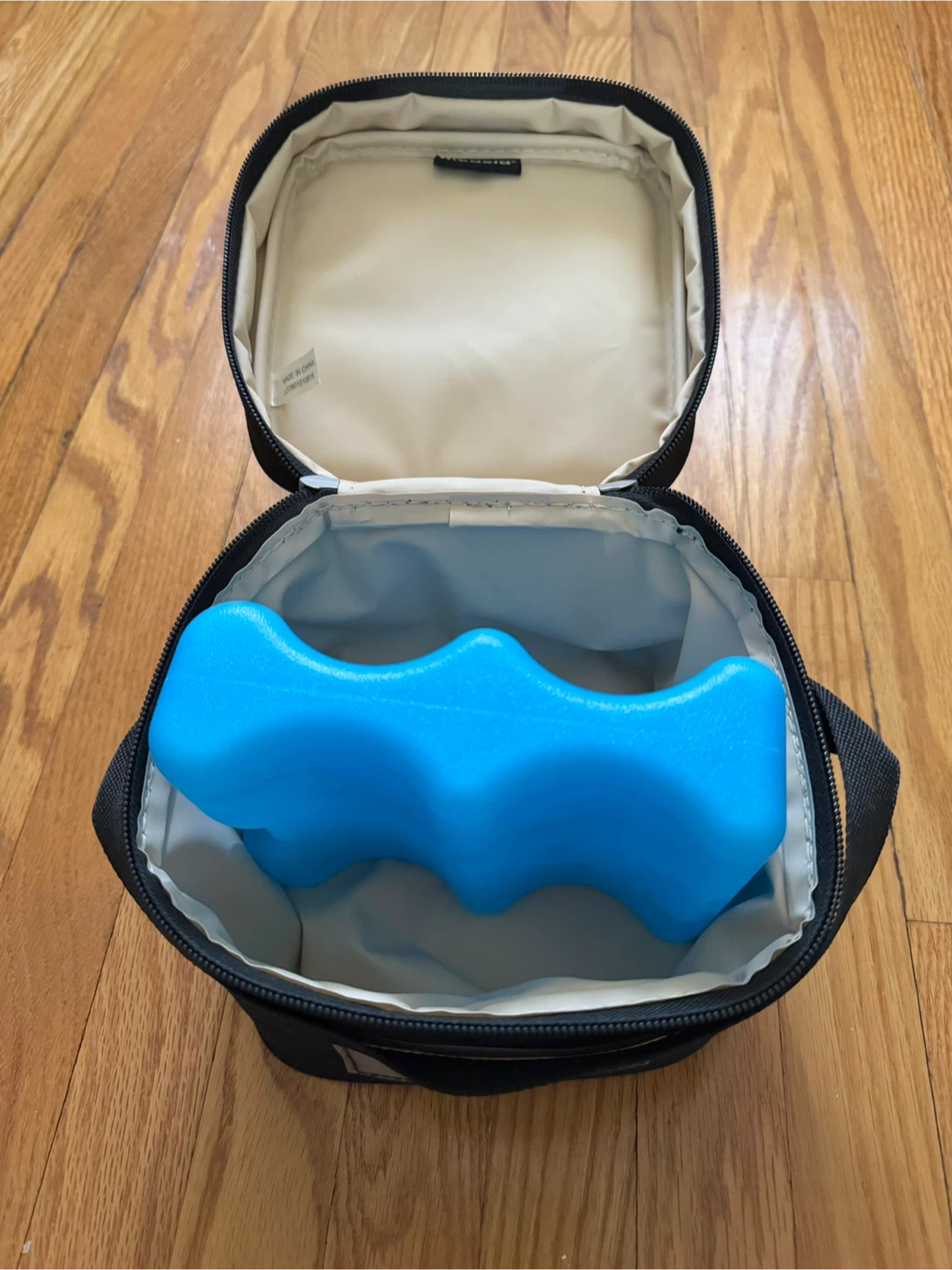 Medela Pump In Style Breast Pump w/ Backpack and cooler bag - photo 5