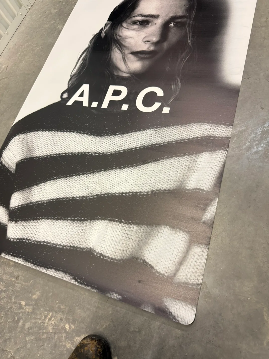 A.P.C. Poster - 6 image indicator(4)
