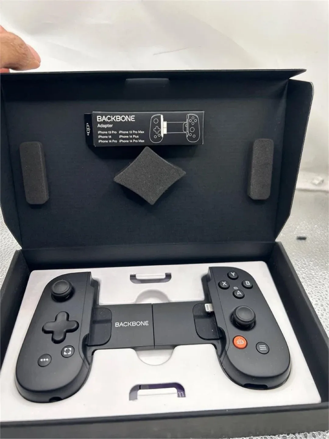 Backbone One Mobile Gaming Controller for iPhone - New image indicator(2)