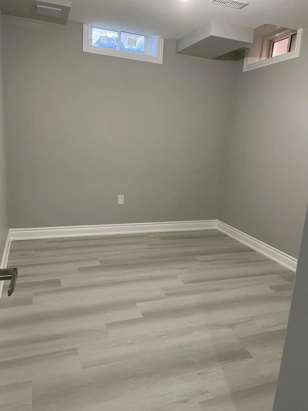 3 bedrooms basement for rent image indicator(5)