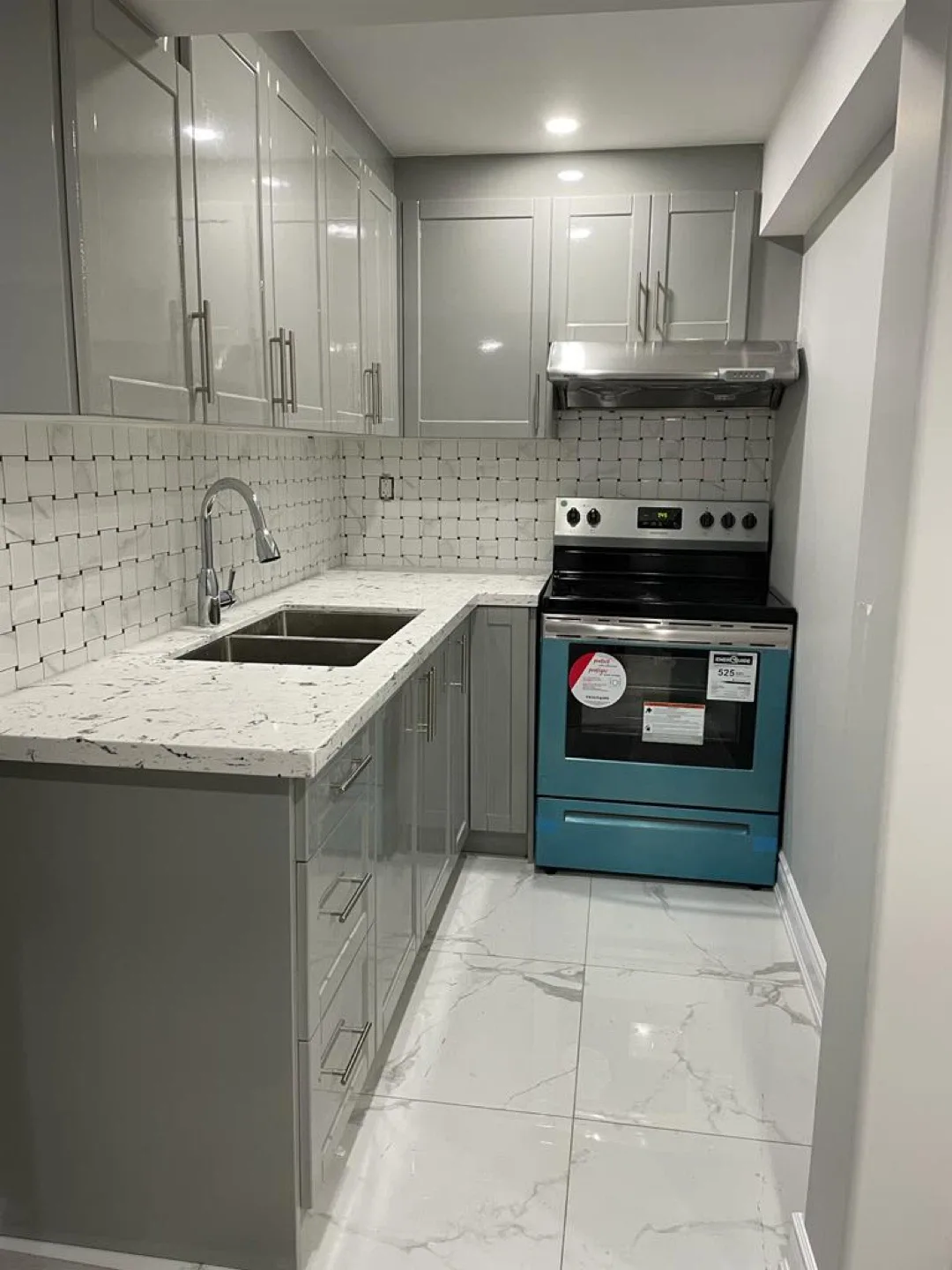 3 bedrooms basement for rent image indicator(2)