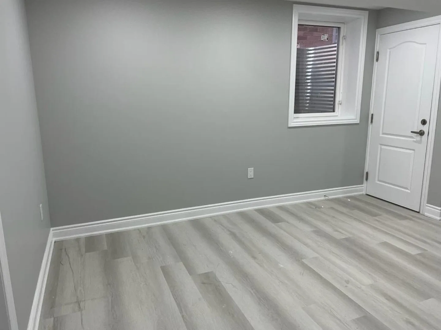 3 bedrooms basement for rent image indicator(9)