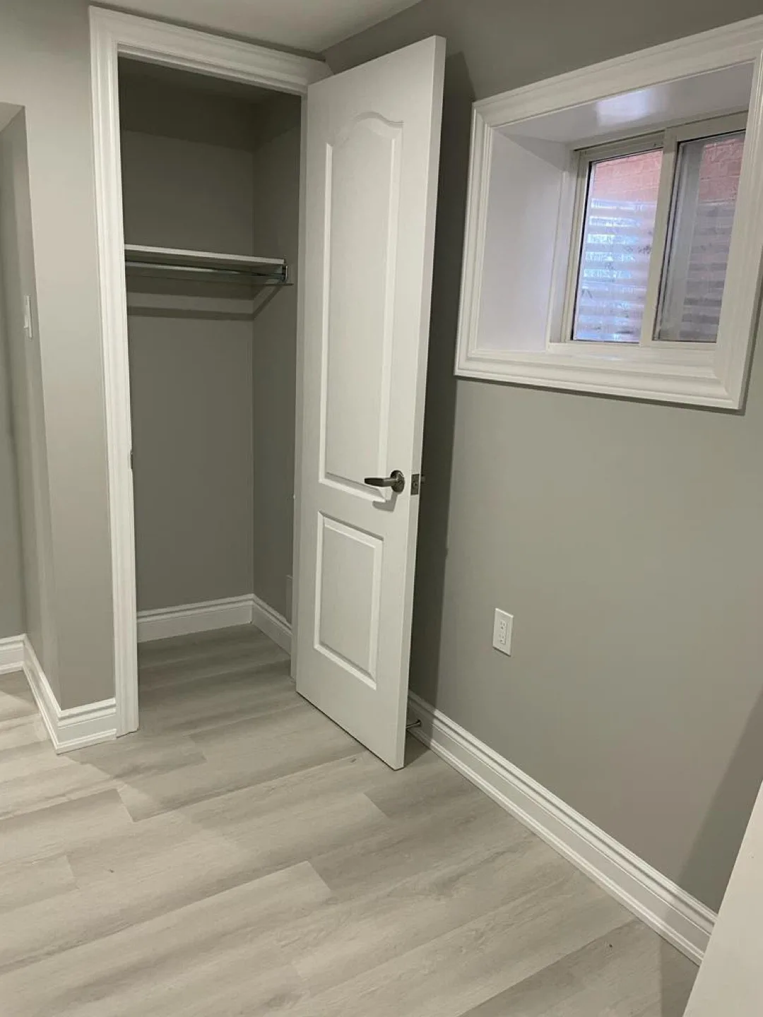 3 bedrooms basement for rent image indicator(8)