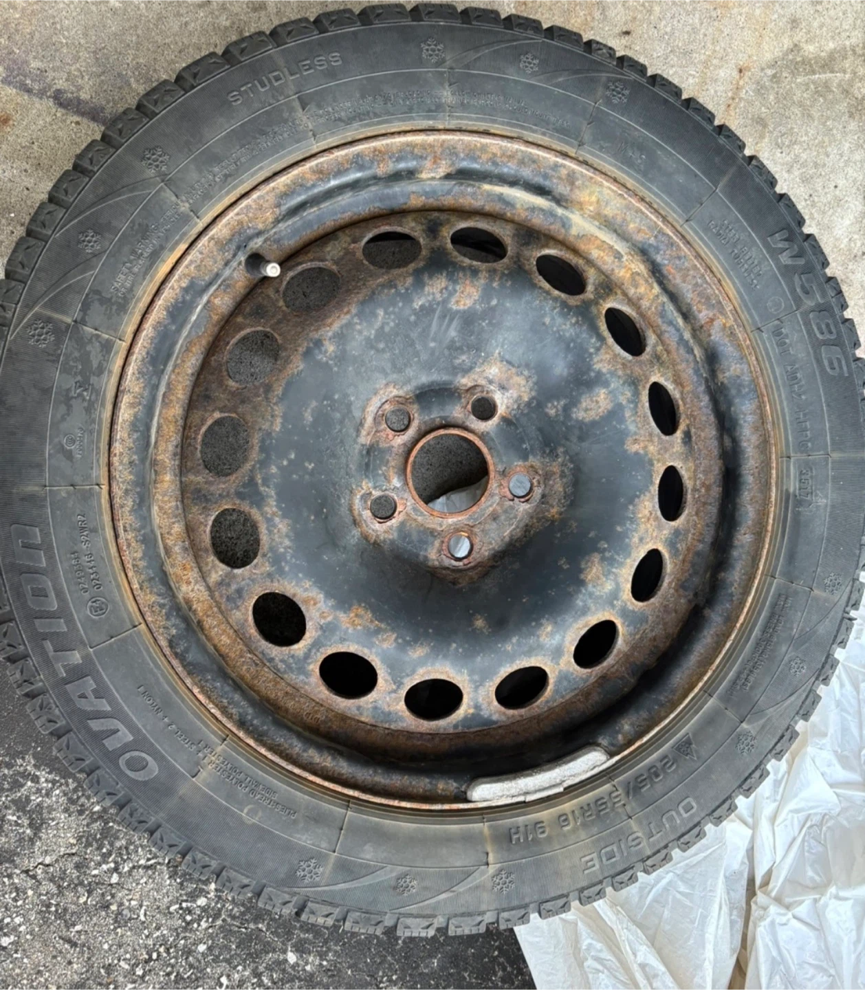 Set of 4 Winter Tires - 205/55R16 - photo 3
