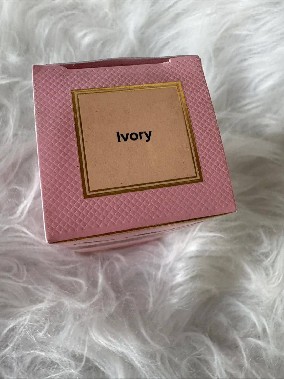 Too Faced Born This Way Foundation - Ivory image indicator(2)