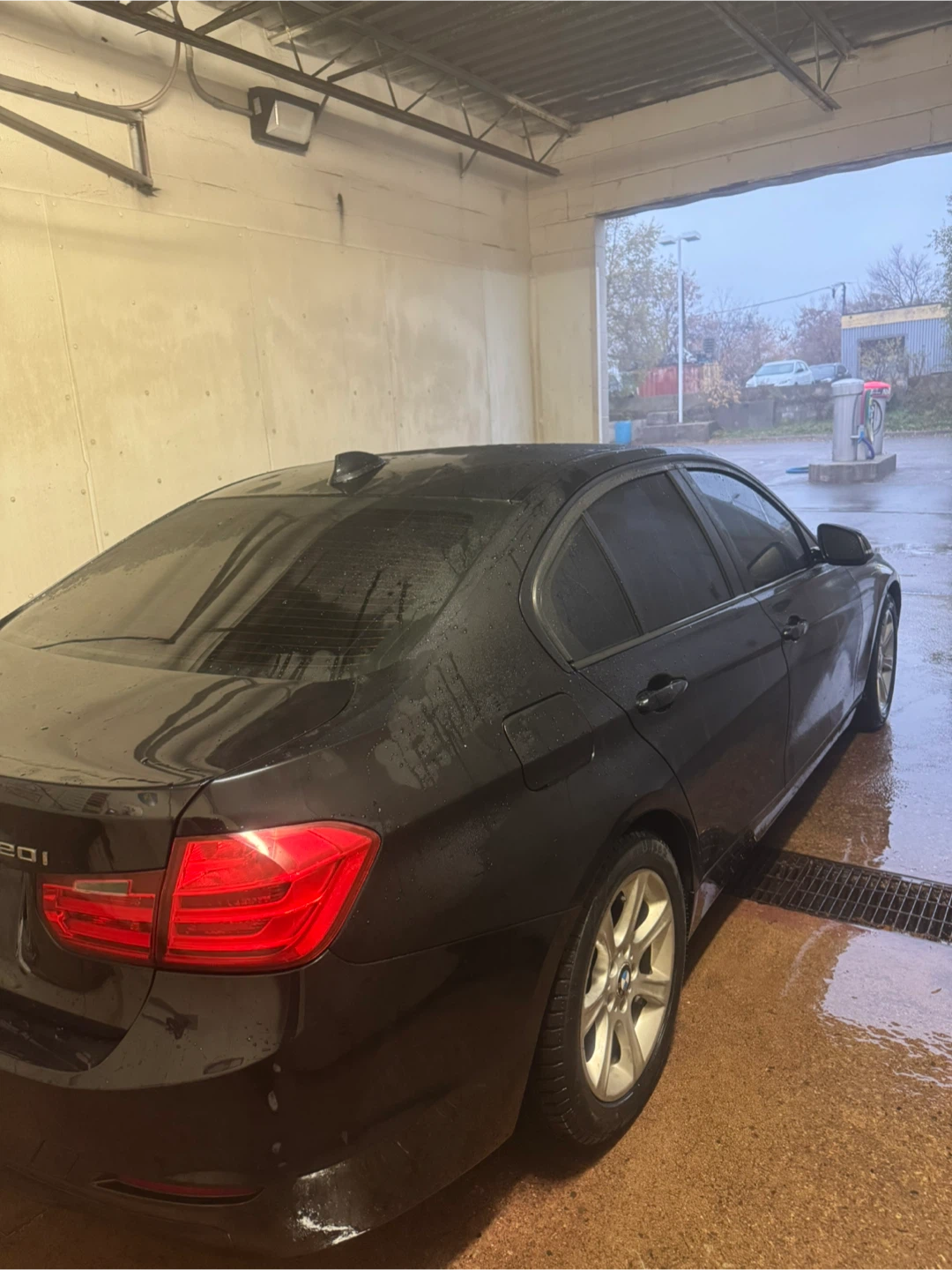 BMW 320i Sedan - Black