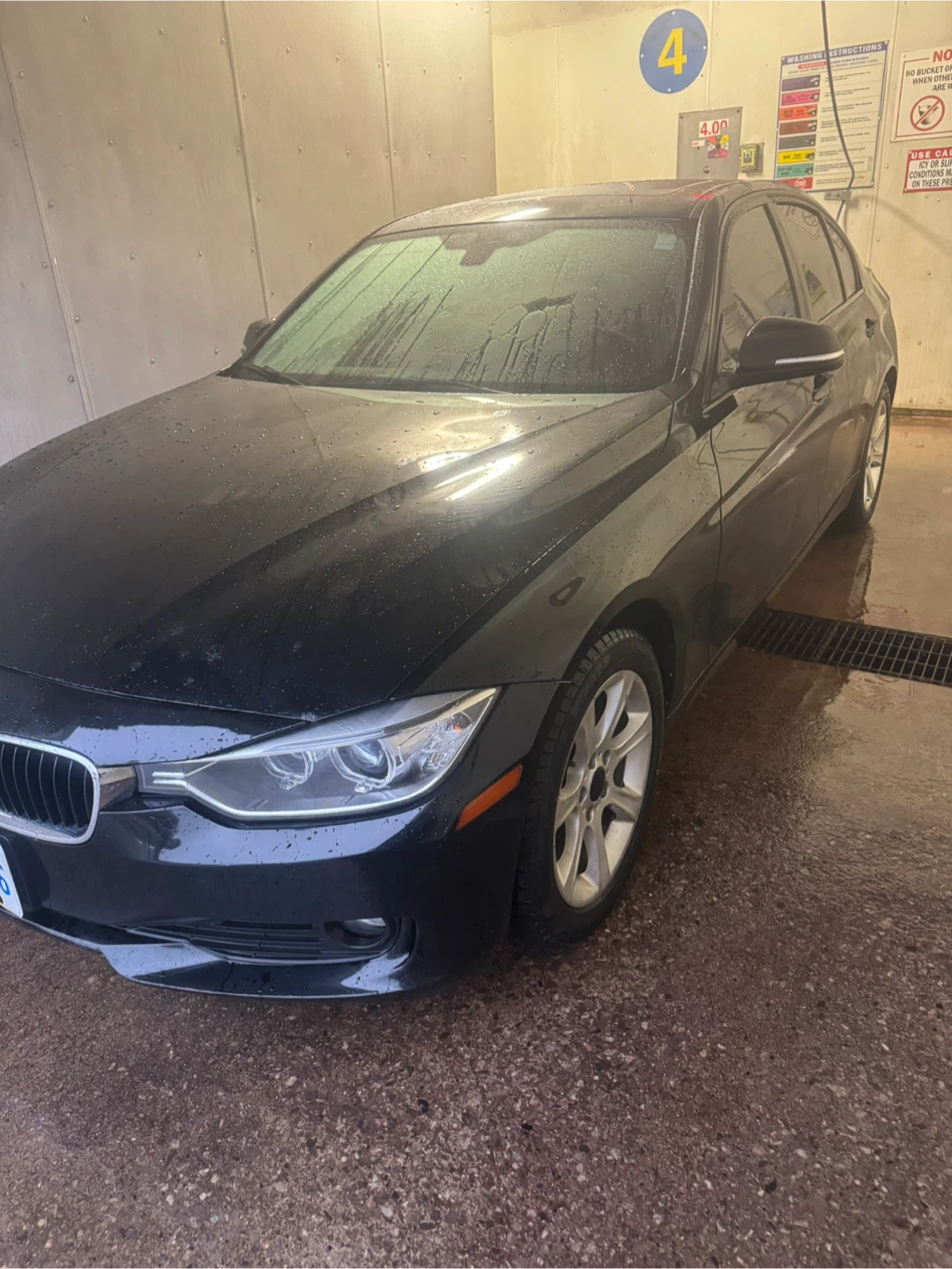 BMW 320i Sedan - Black - photo 2