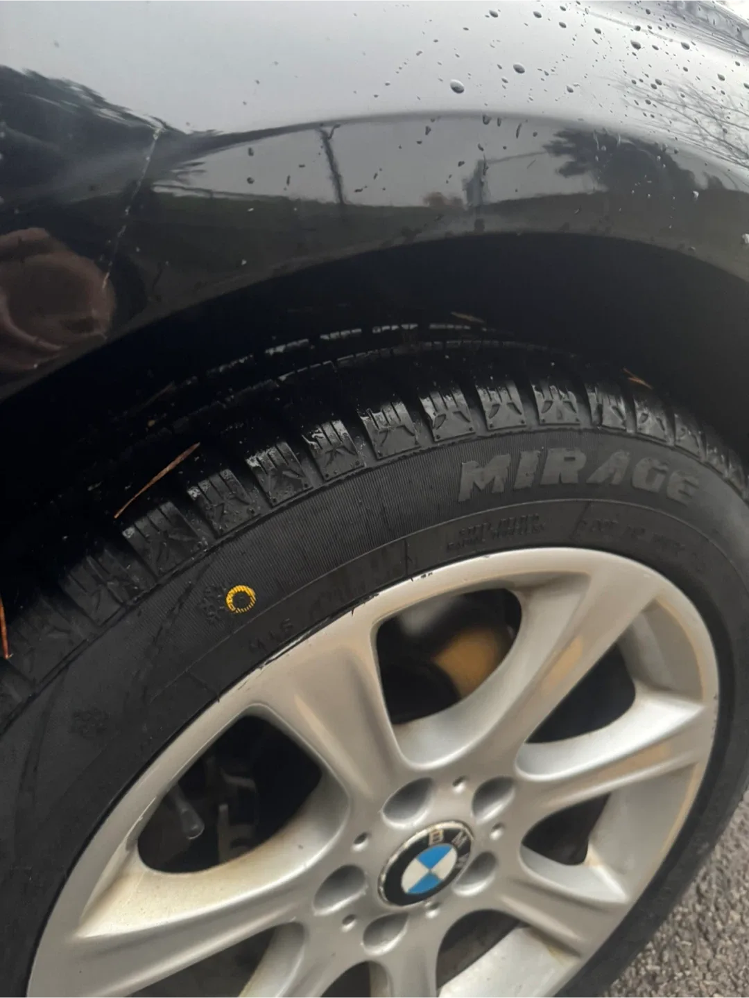 BMW 320i Sedan - Black image indicator(9)