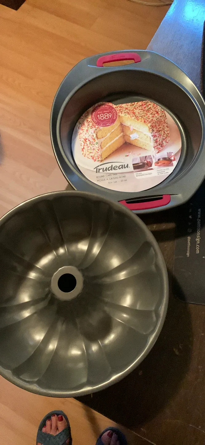 Trudeau Round Cake Pan & Bundt Pan Set image indicator(2)