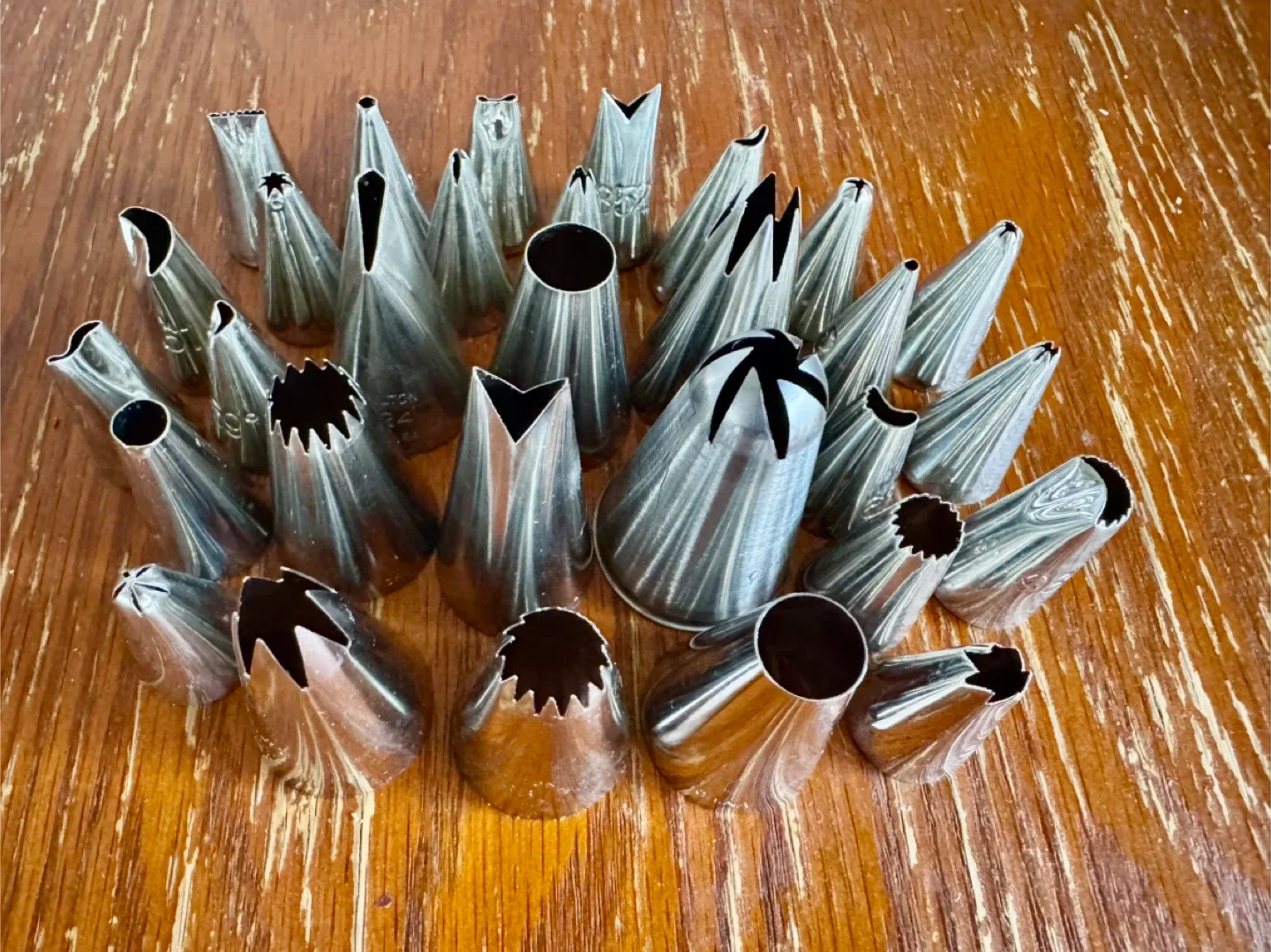 Cake Decorating Piping Tips - Set of Various Tips image indicator(2)