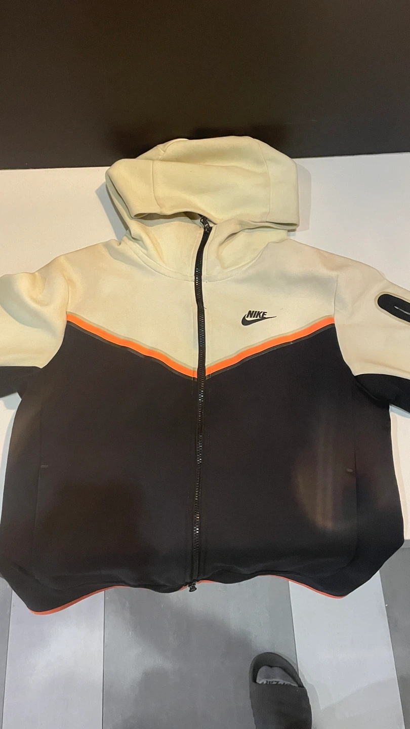 Nike Tech Fleece Hoodie & Shorts - Size M - photo 4