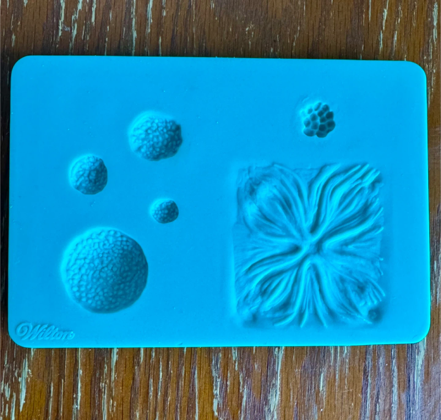 Wilton Silicone Flower & Sphere