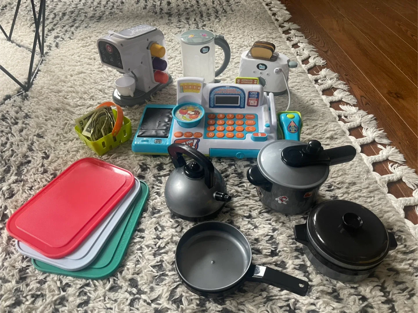 IKEA Kids Kitchen with Accessories image indicator(4)