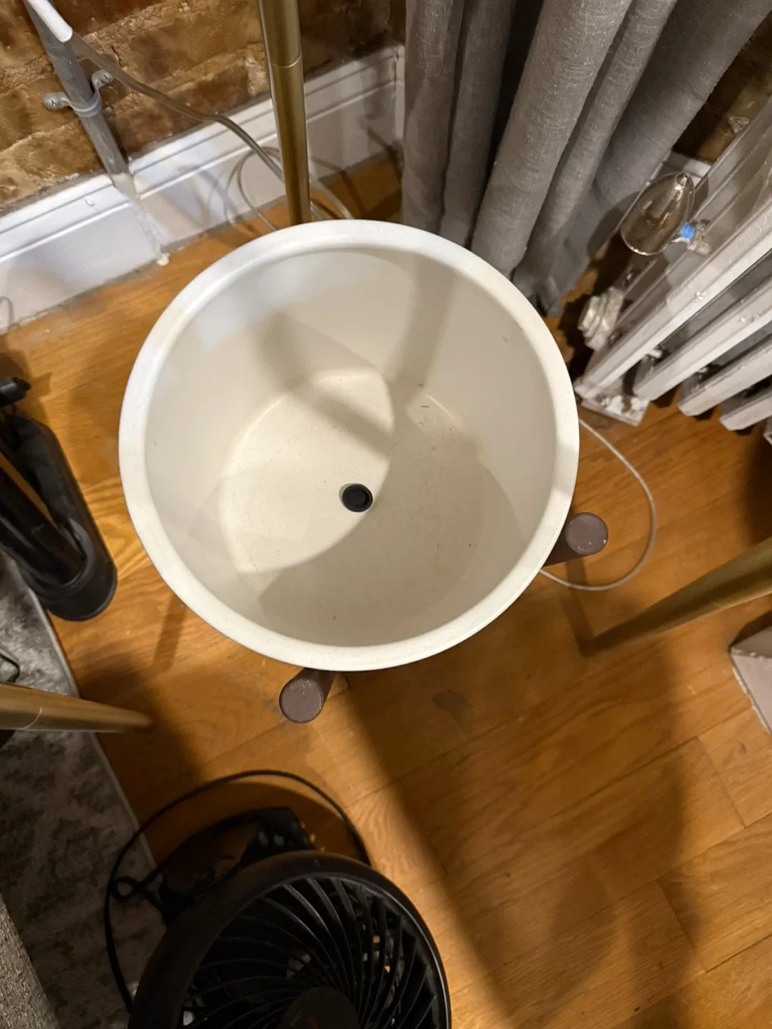 White Ceramic Planter with Wood Stand image indicator(2)