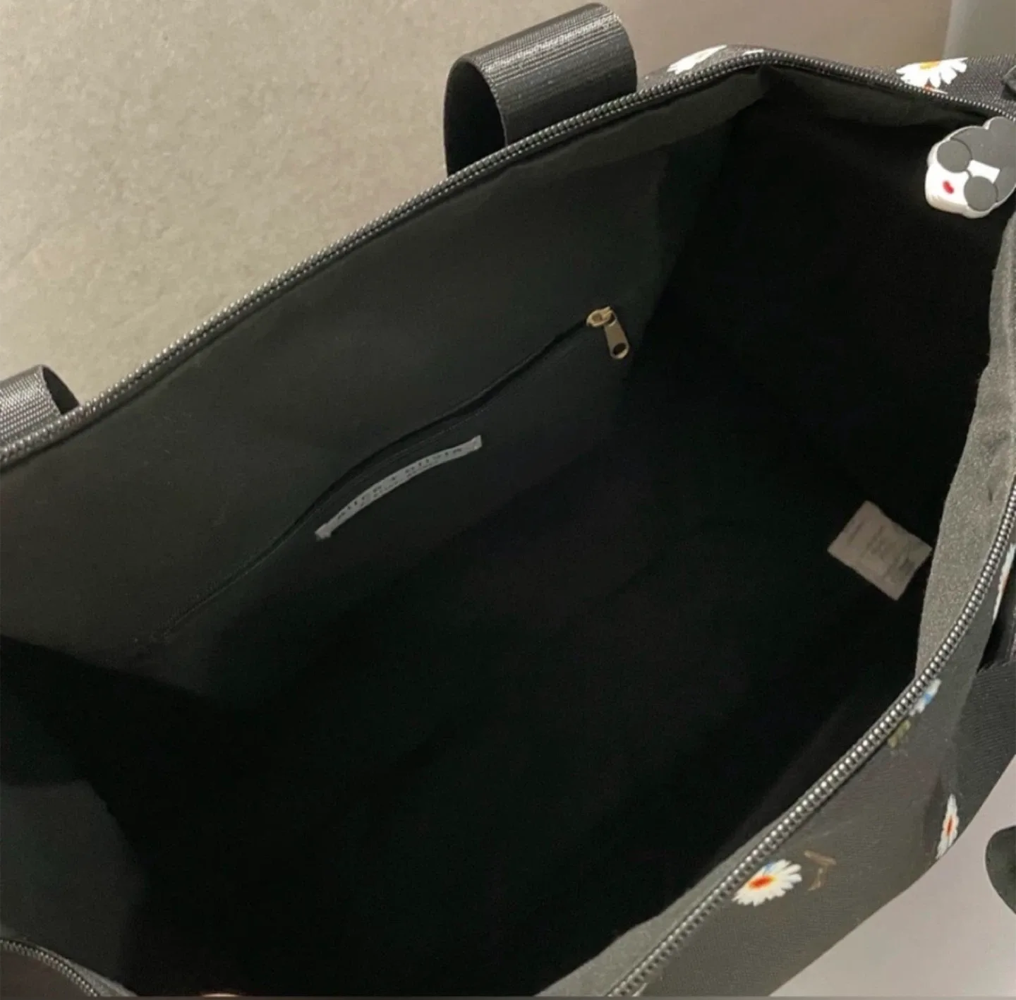 NWOT Alice + Olivia Floral Daisy Weekender Duffle Bag image indicator(9)