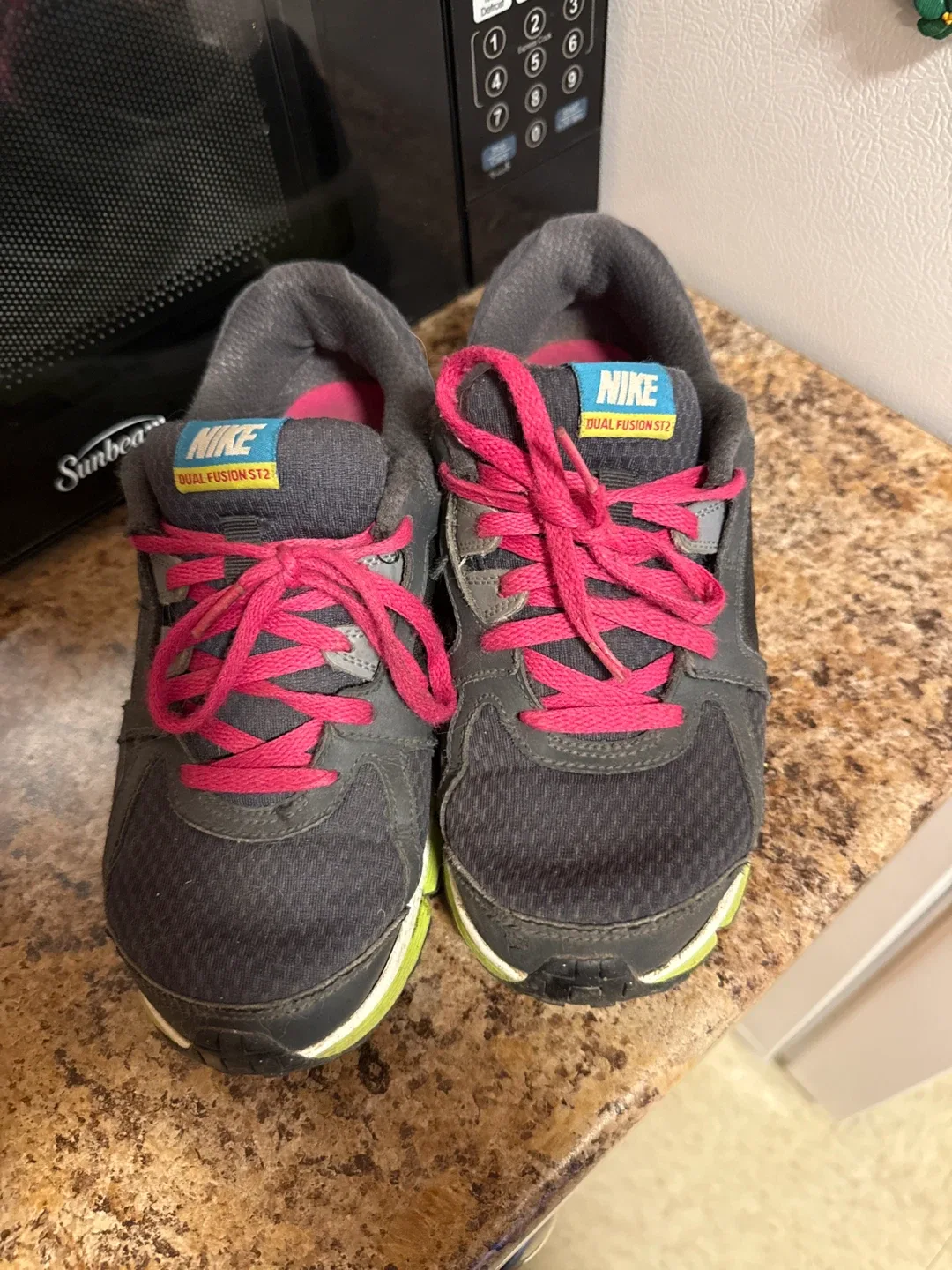 Nike Dual Fusion ST 2 Running Shoes 20$ obo image indicator(2)