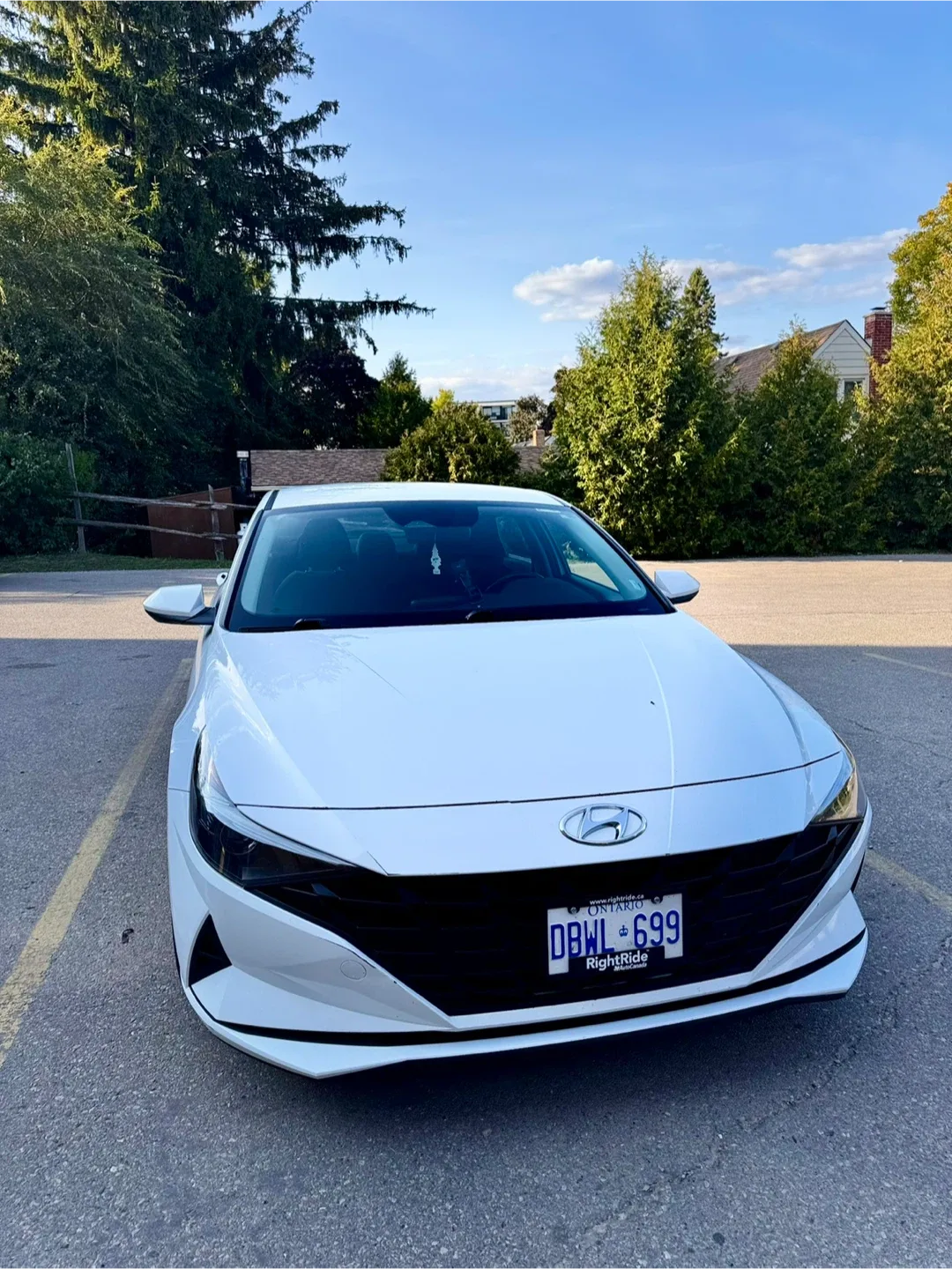 Hyundai Elantra - White Sedan image indicator(8)