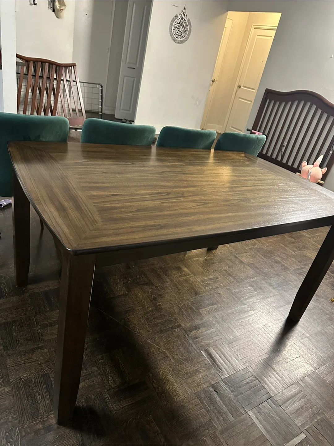 Dining Table with 4 Green Velvet Chairs image indicator(4)