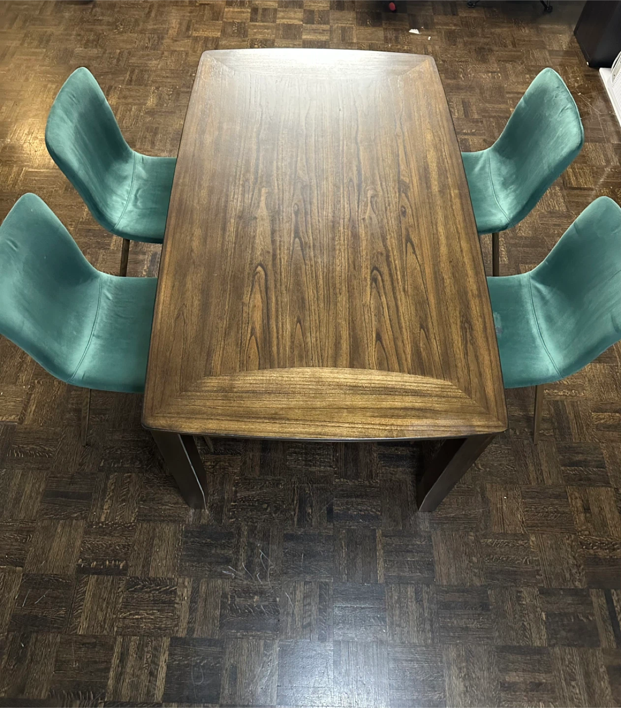 Dining Table with 4 Green Velvet Chairs - photo 3