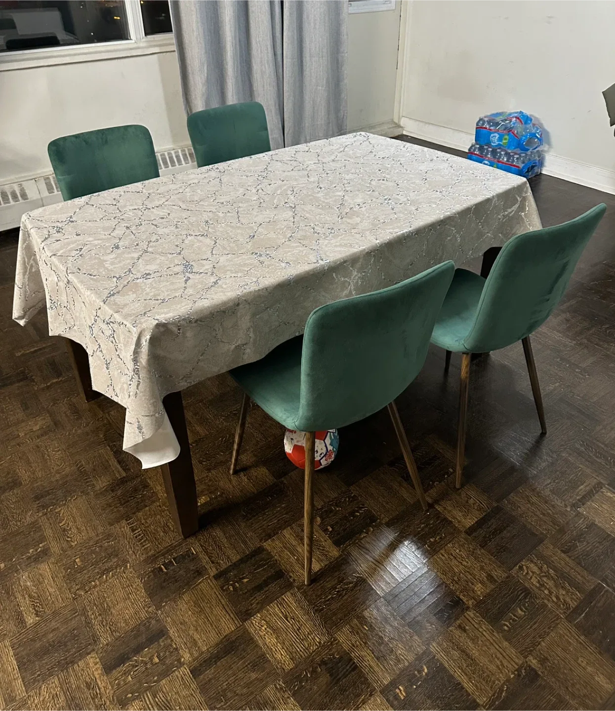 Dining Table with 4 Green Velvet Chairs image indicator(8)