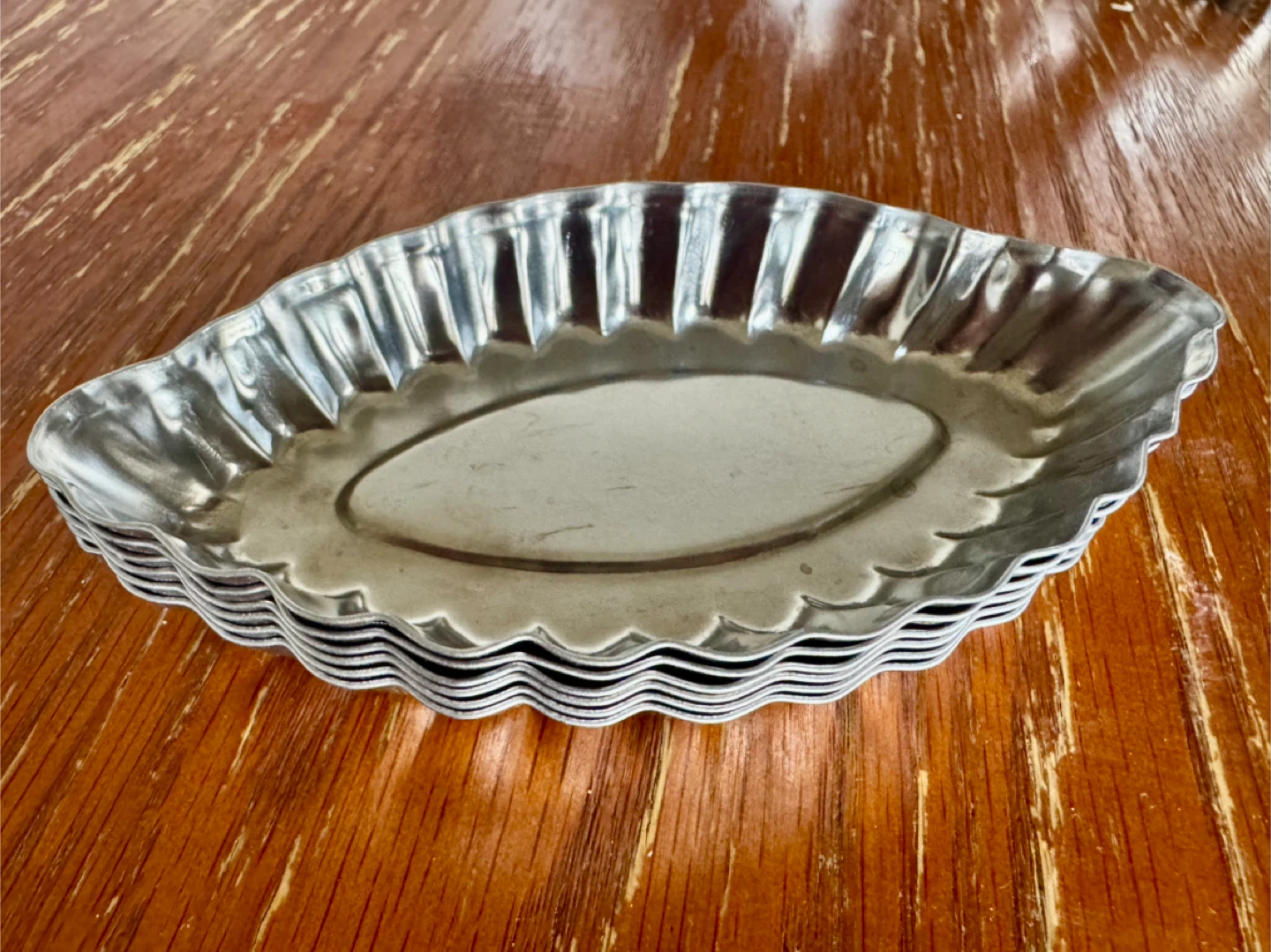 6 Vintage Metal Tartlet Molds - photo 2