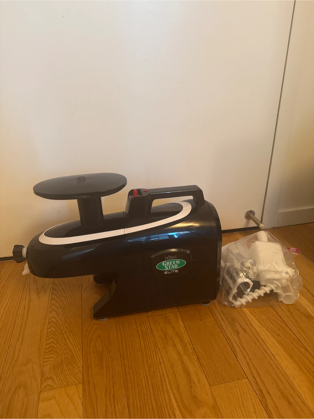 Tribest Green Star Elite Juicer with accessories