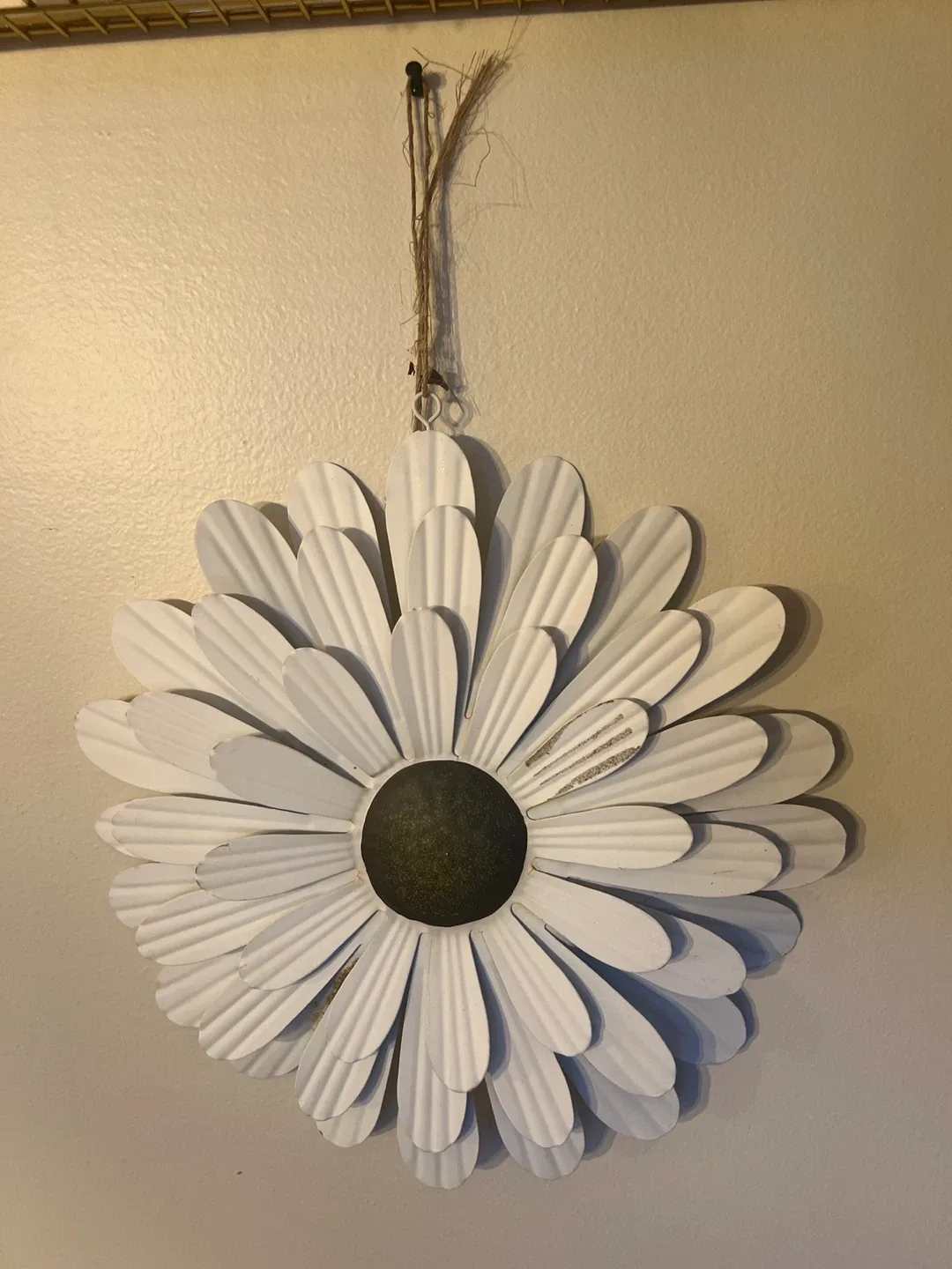 Metal Daisy Wall Decor image indicator(2)