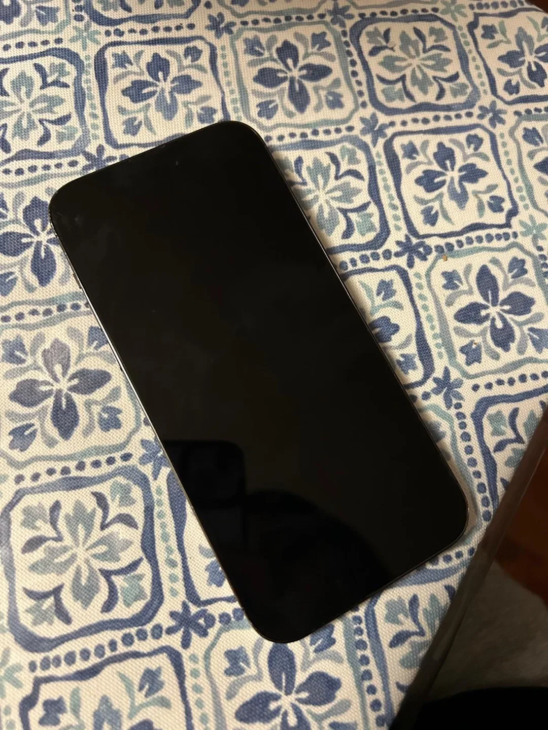 Cracked iPhone 14 Pro image indicator(2)