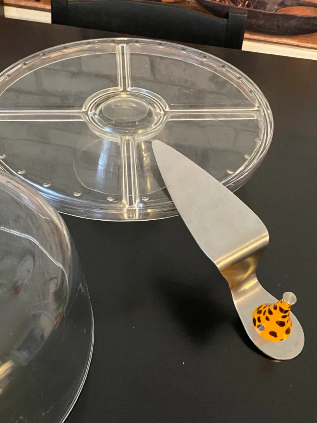 “Gallerie” 4-in-1 Glass Pedestal Cake Stand with Dome Lid! image indicator(8)