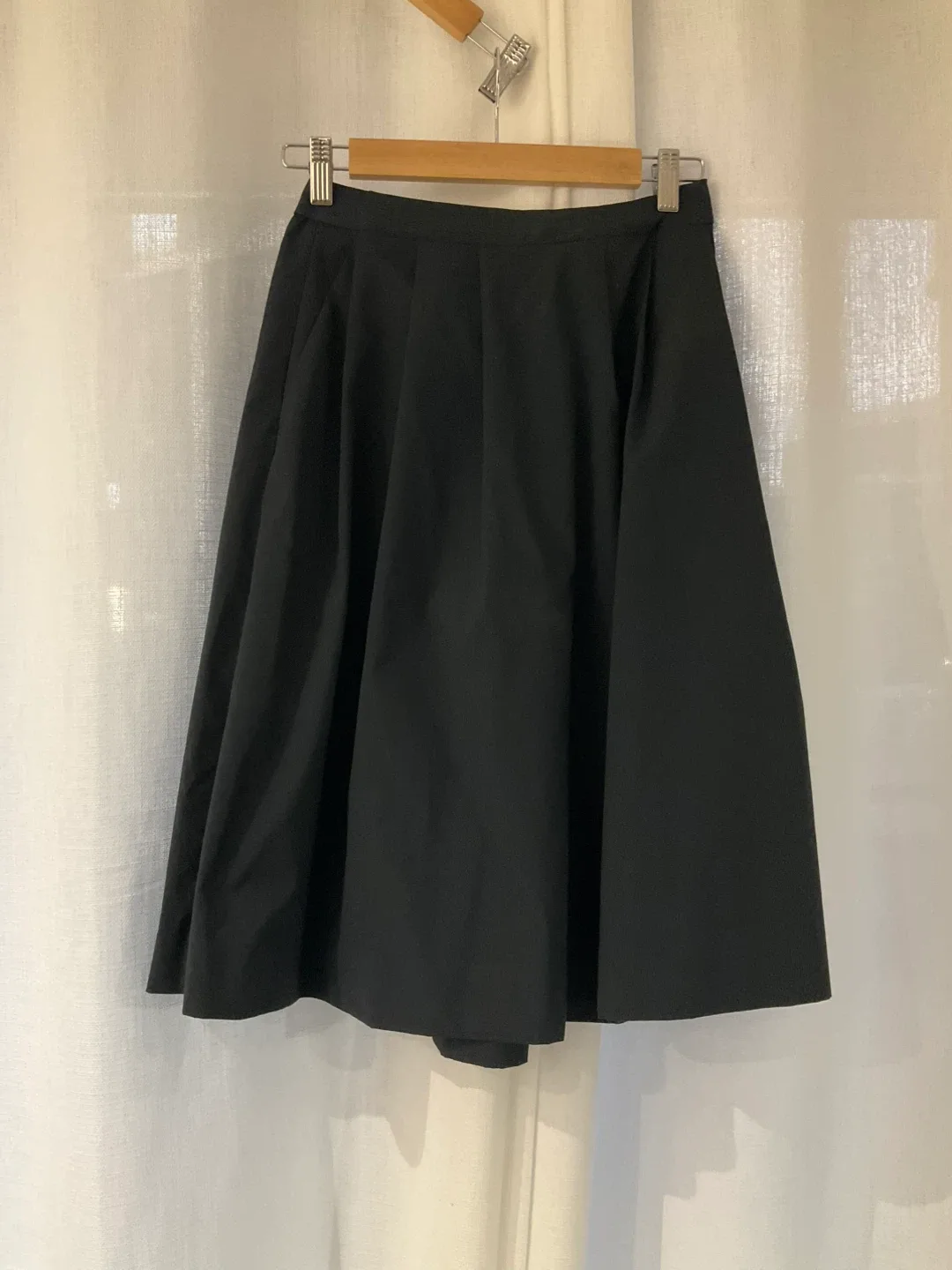 Uniqlo navy skirt with pockets