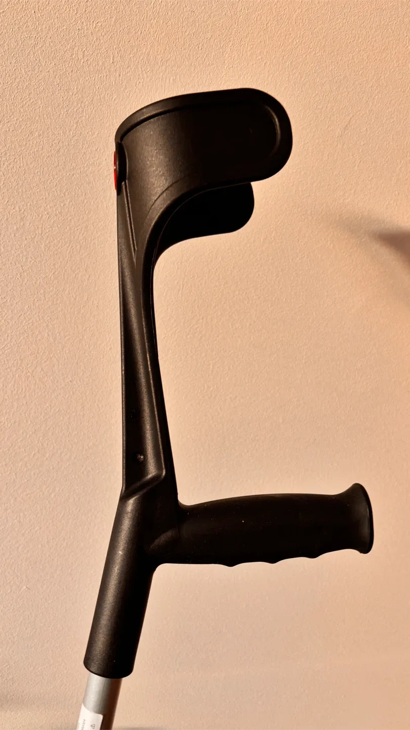 Adjustable Aluminum Crutches - Pair image indicator(2)