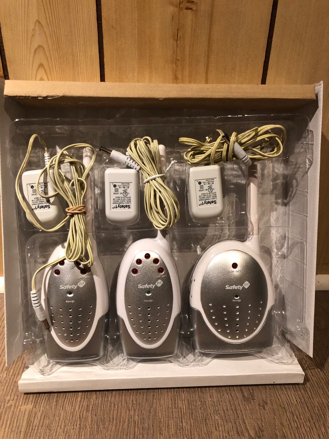 Safety 1st Super Clear 2-Receiver Baby Monitor image indicator(2)