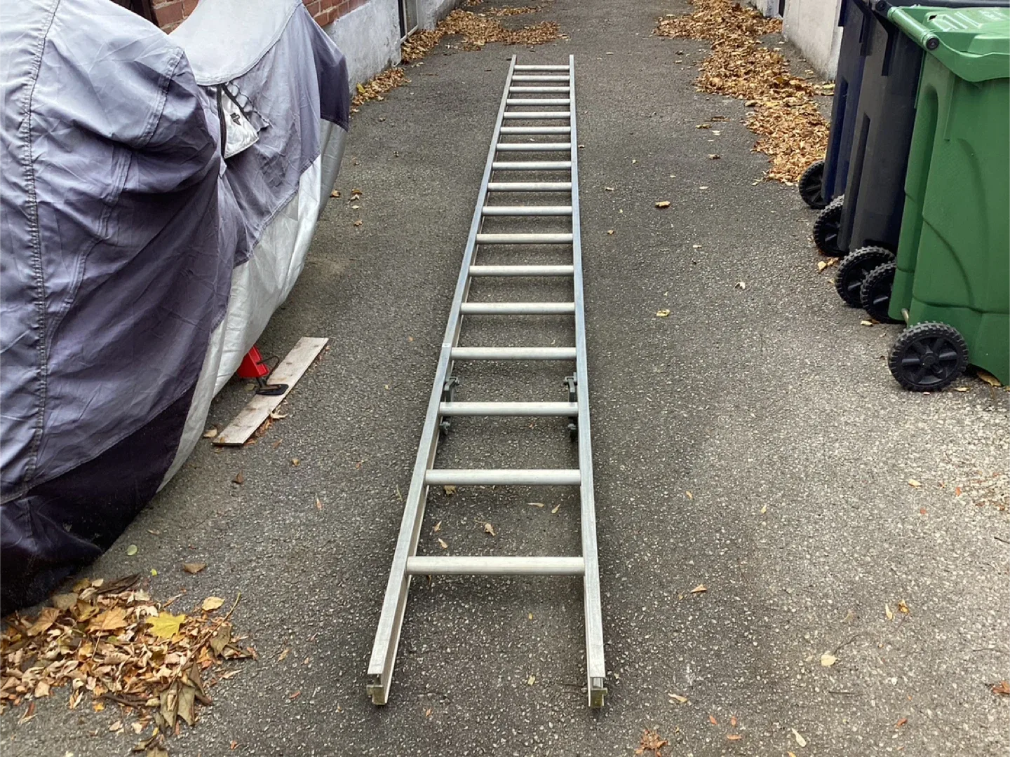 18 Ft. Aluminum Ladder ! image indicator(5)