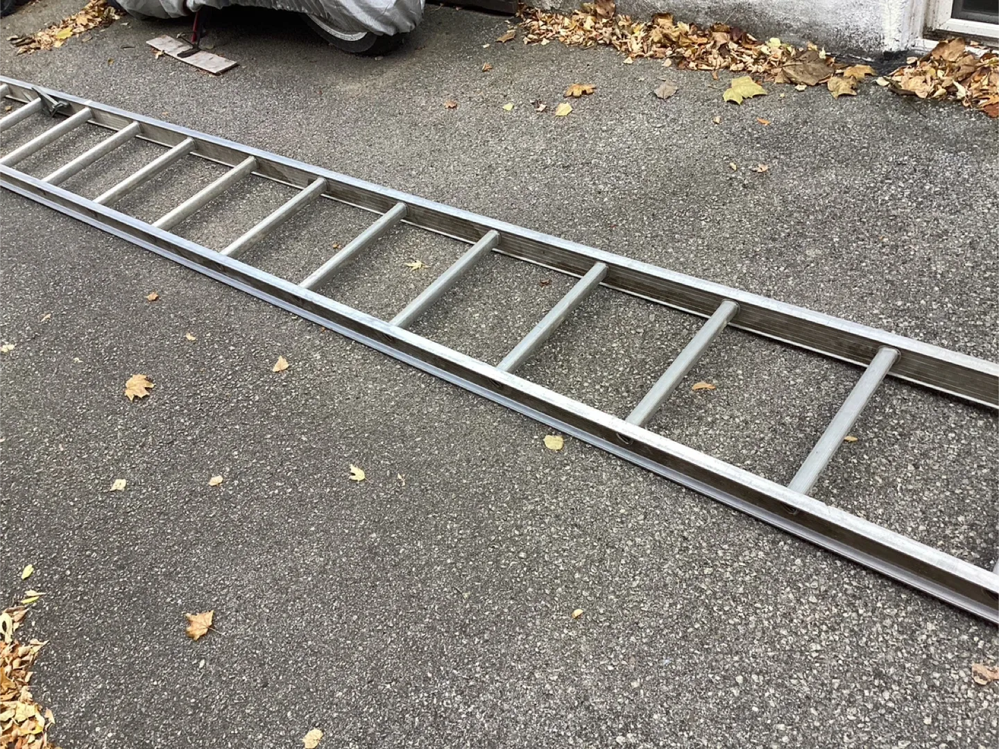 18 Ft. Aluminum Ladder ! image indicator(3)