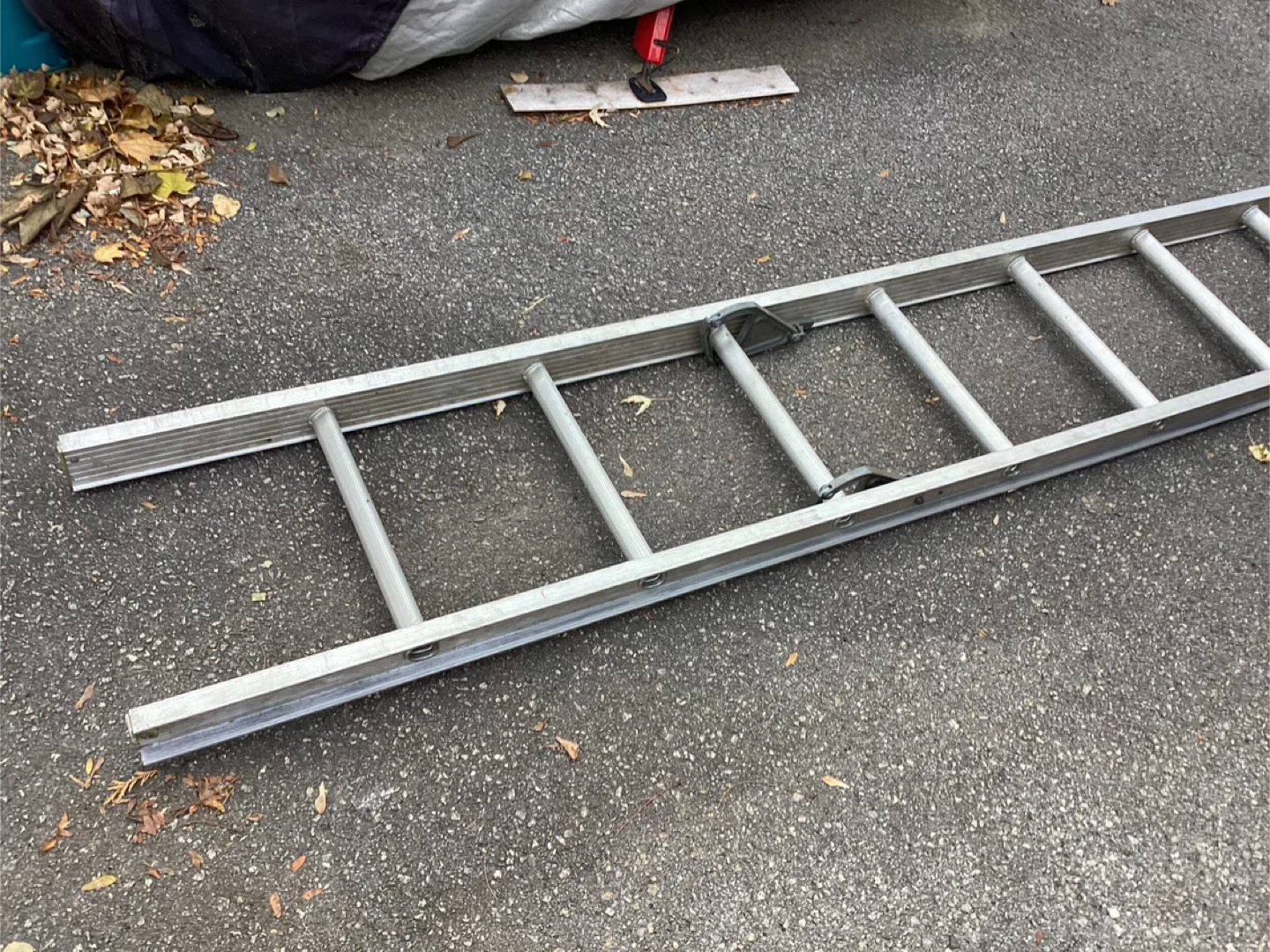 18 Ft. Aluminum Ladder ! image indicator(6)