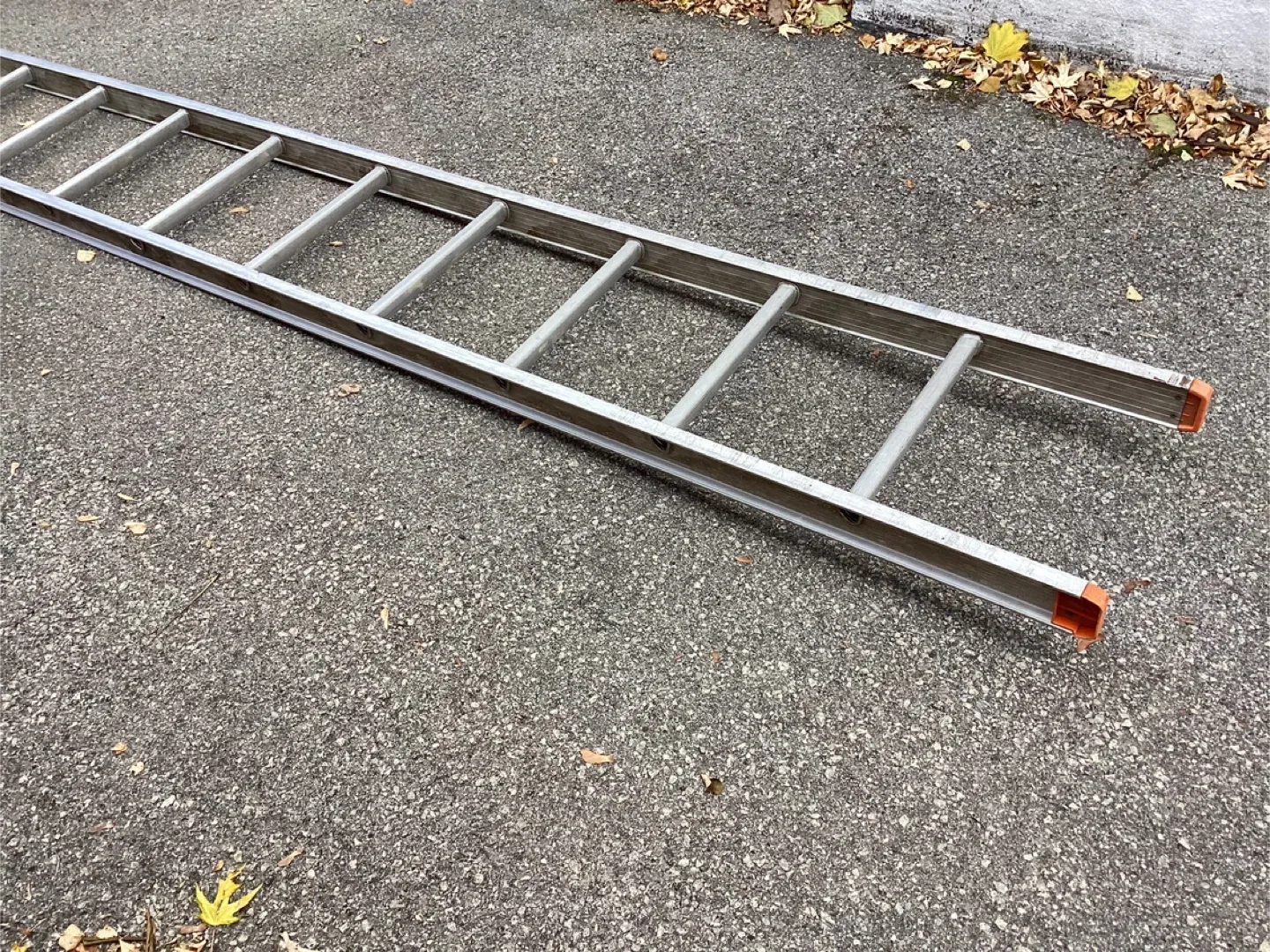 18 Ft. Aluminum Ladder ! image indicator(2)