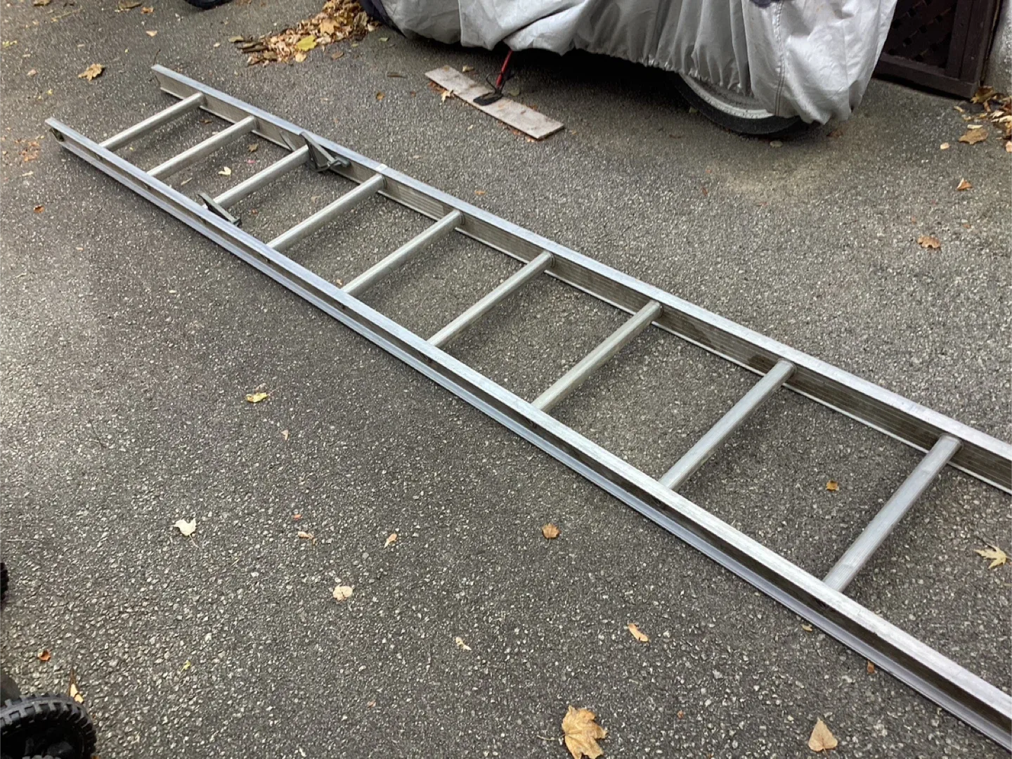18 Ft. Aluminum Ladder ! image indicator(4)
