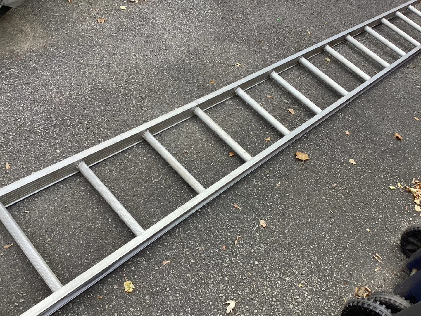 18 Ft. Aluminum Ladder ! image indicator(7)