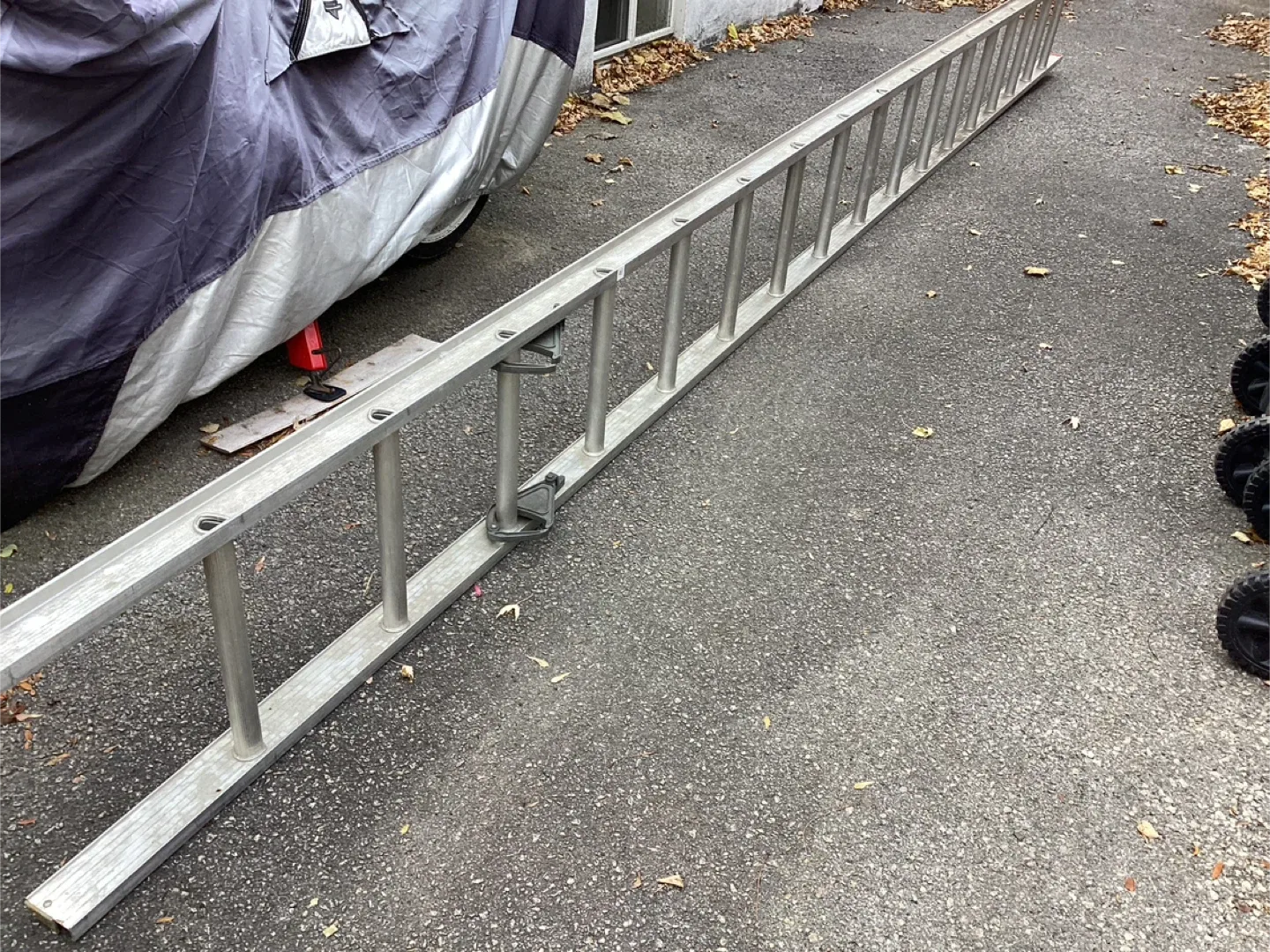 18 Ft. Aluminum Ladder ! image indicator(9)