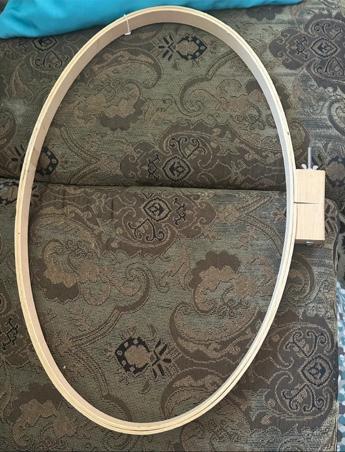 Embroidery & Sewing Supplies in Storage Container image indicator(8)