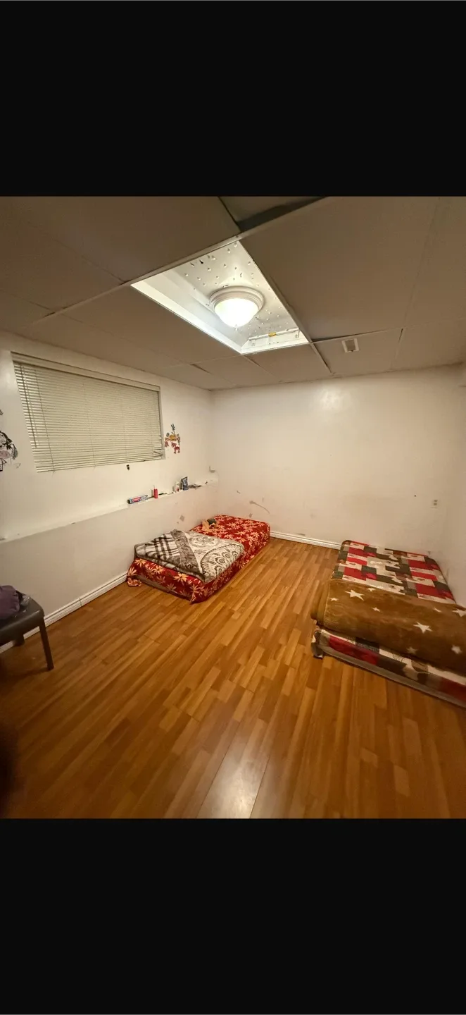 Basement for rent image indicator(2)