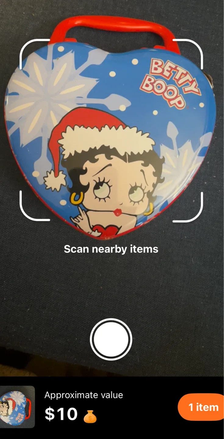 Betty Boop Heart Shaped Tin image indicator(3)