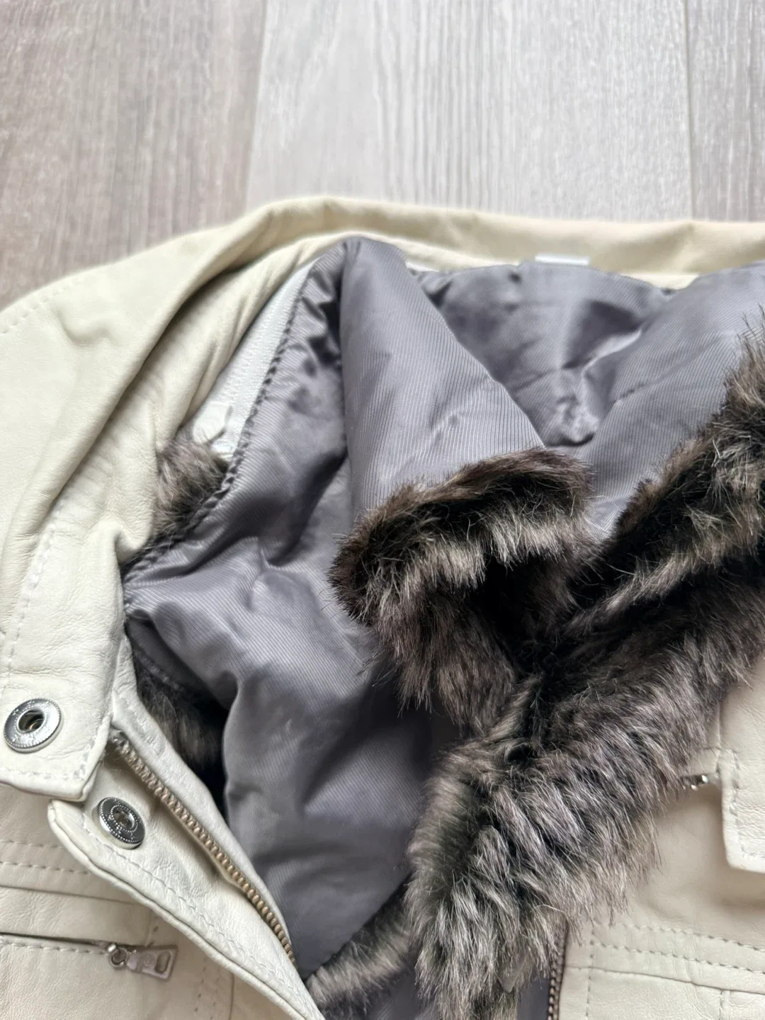 $10 Danier leather jacket image indicator(3)