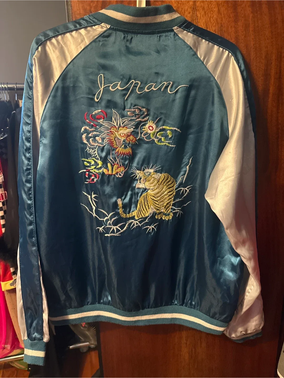 Souvenir Jacket - Embroidered Dragon & Tiger image indicator(2)