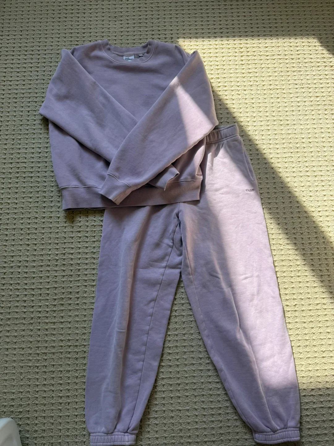 Aritzia image indicator(4)