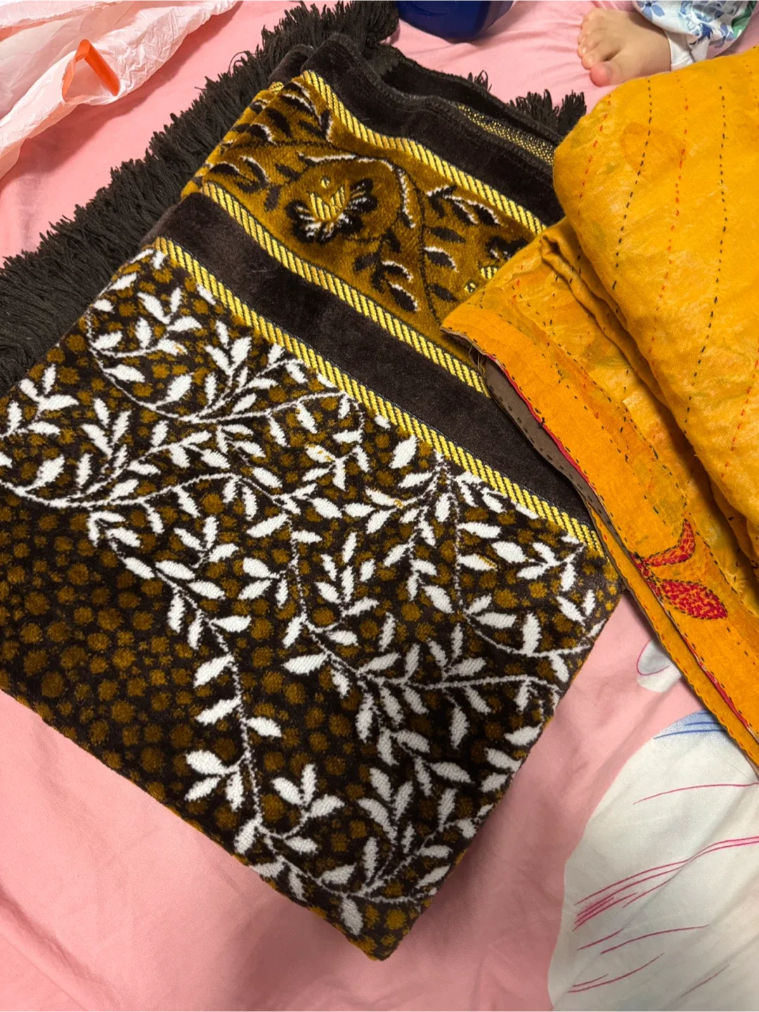 Nokhshi katha with a prayer mat image indicator(2)